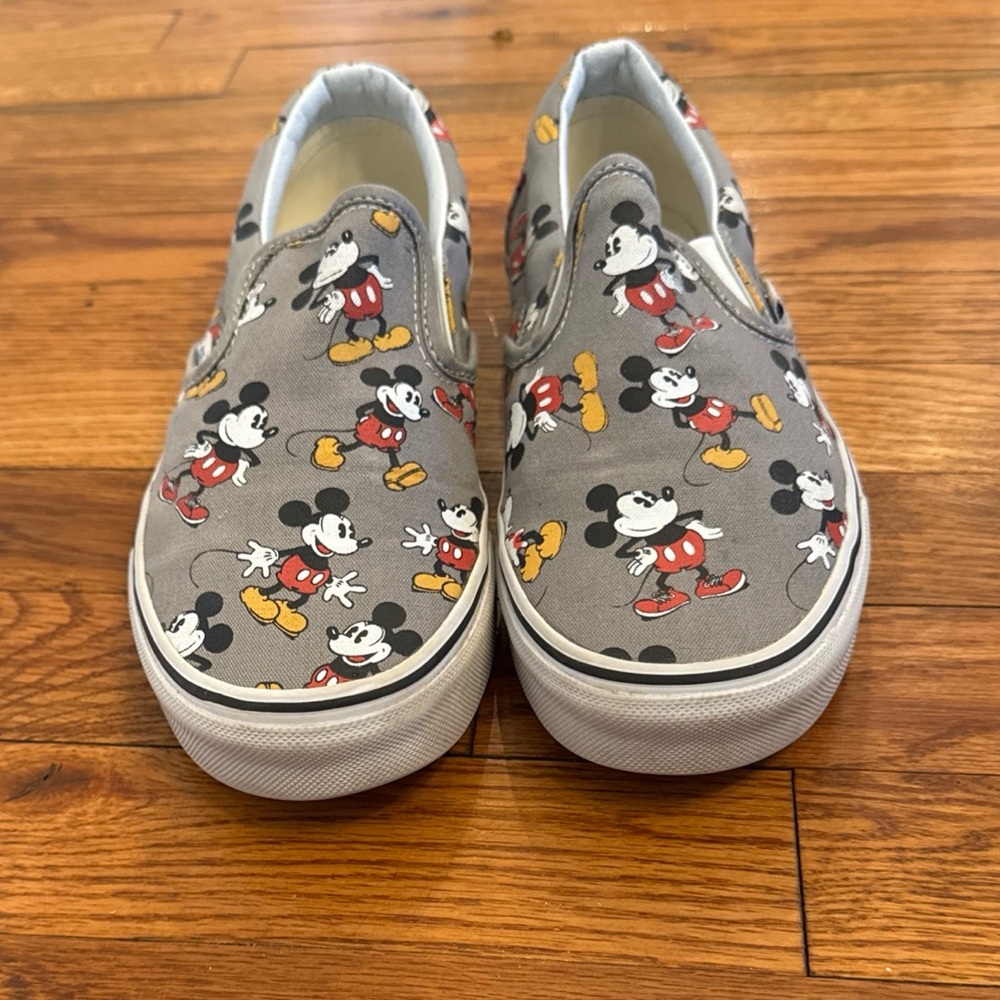 Vans x Disney Mickey Mouse Classic Slip On Sneaker Men’s 7 / Women’s 8.5 (Rare) - Picture 2 of 7